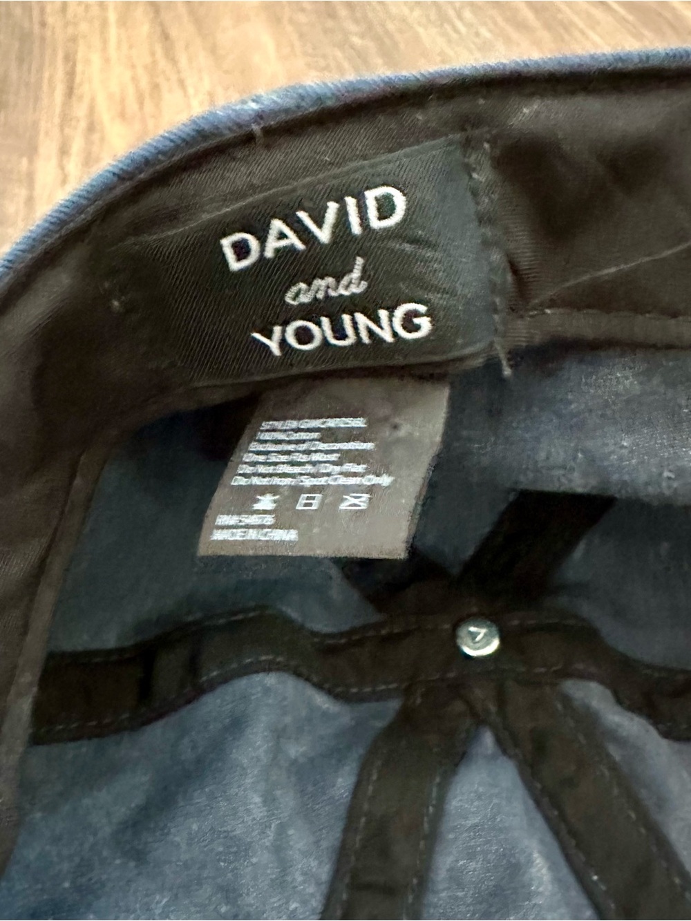 David and Young Blue "DOG MOM" Embroidered Baseball Cap - Picture 4 of 4